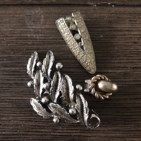 Vintage single sliver & white clip on earrings 3ct.